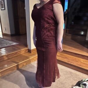 Xscape Size 6P maroon dress